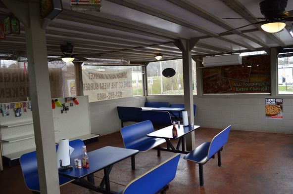 The Lunch Box: 268 Colyar Street, Tracy City, TN 37387